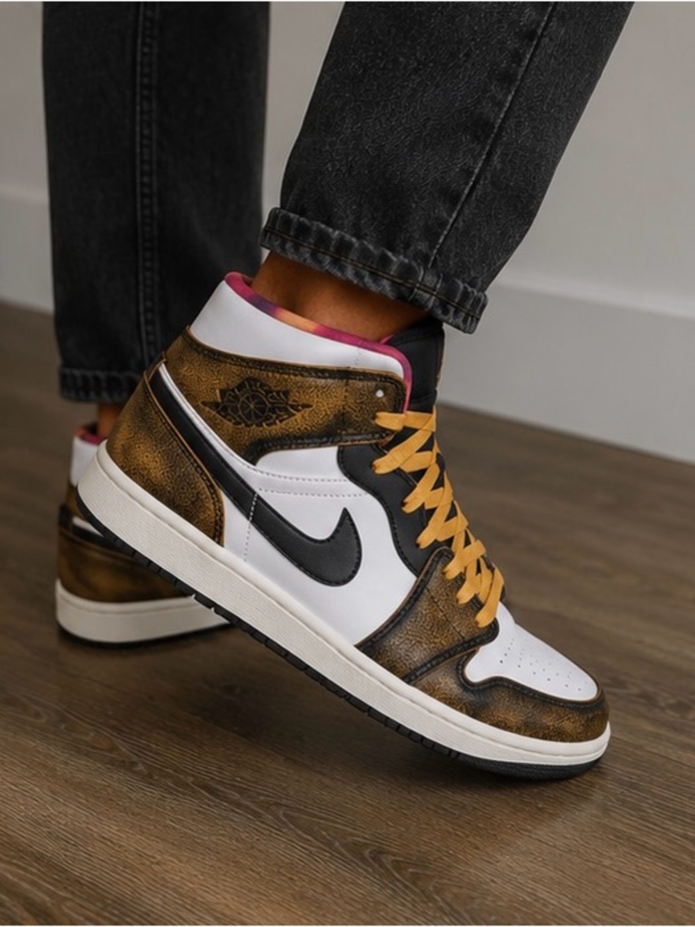 Air Jordan 1 SE Taxi Sundial Black Gold Men’s Size 10